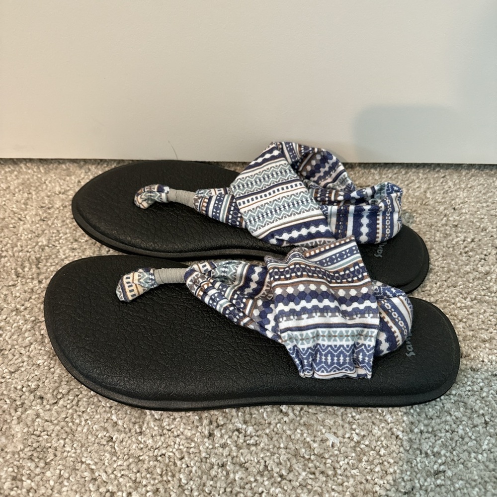 Sanuk Fabric Sandals/Flip Flops